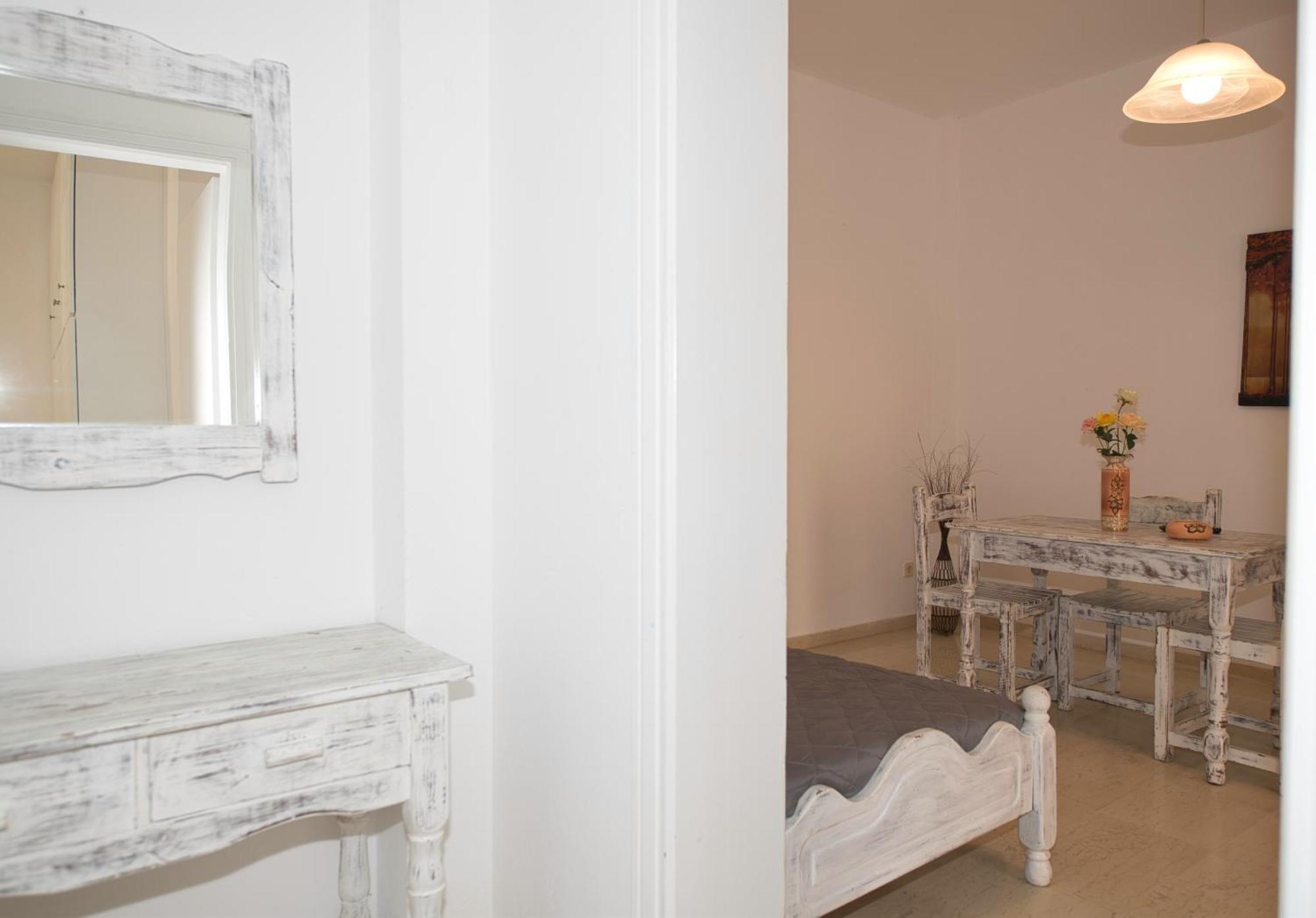 Ira Apartments Kamari  Ngoại thất bức ảnh