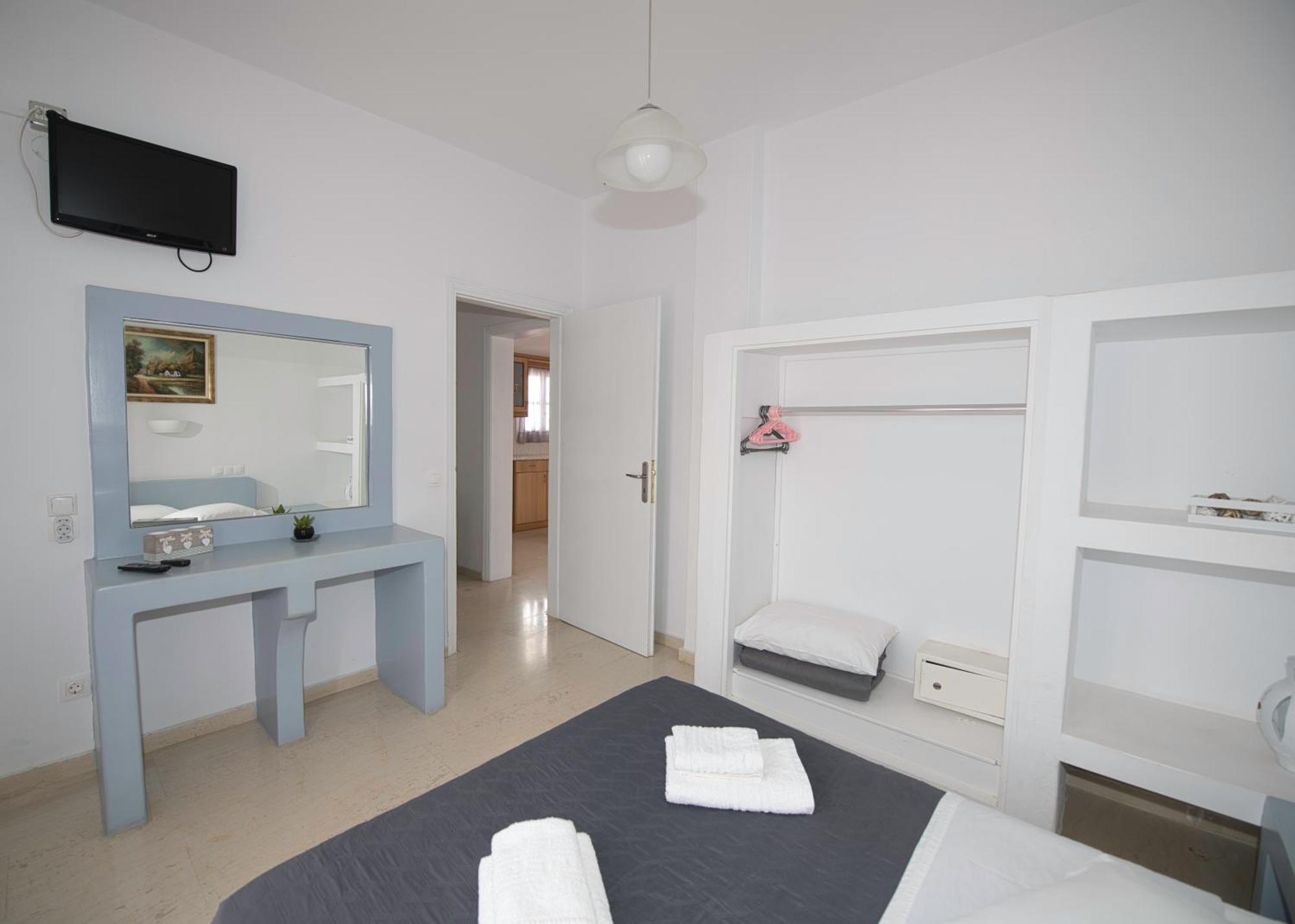 Ira Apartments Kamari  Ngoại thất bức ảnh