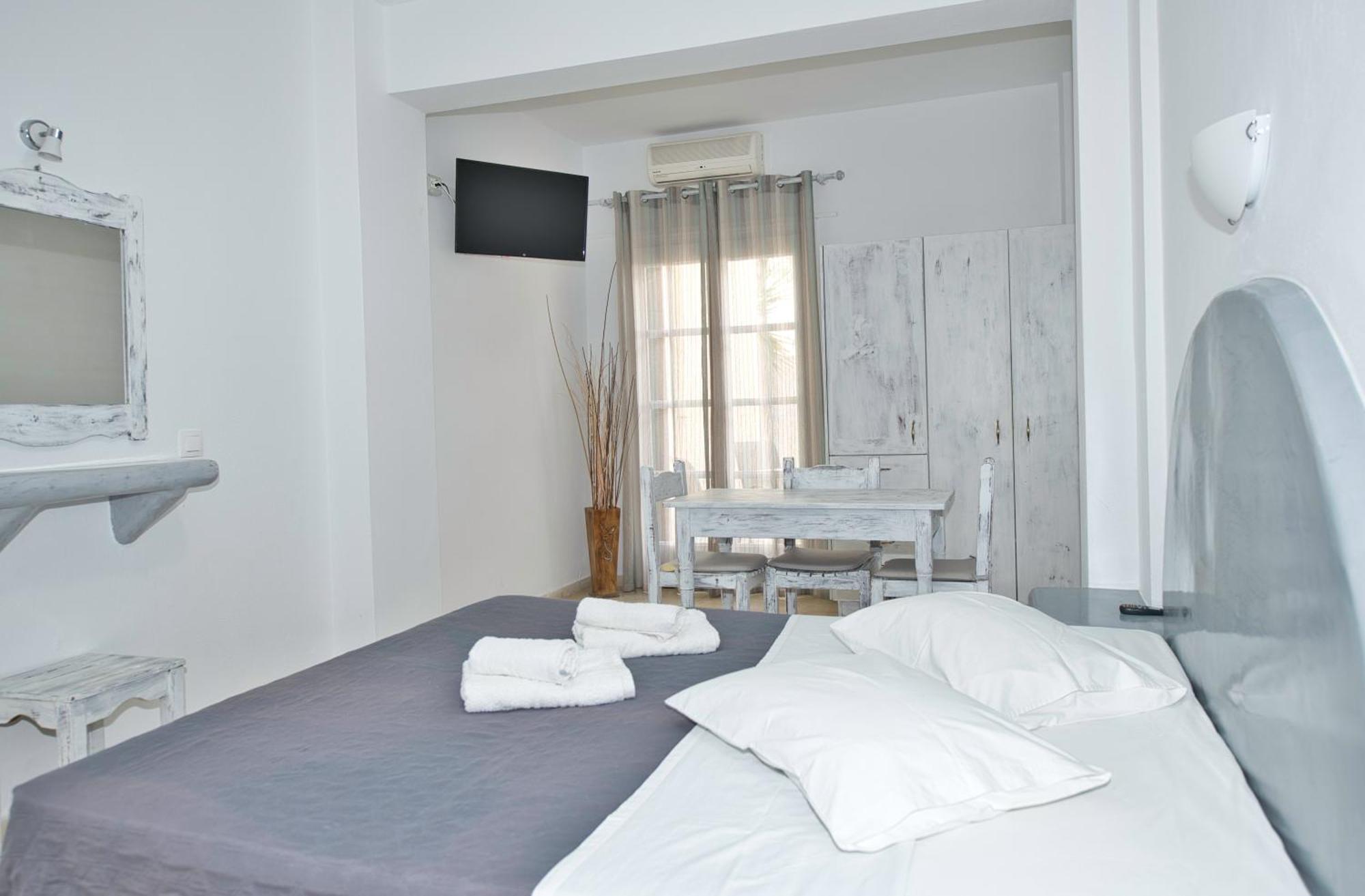 Ira Apartments Kamari  Ngoại thất bức ảnh